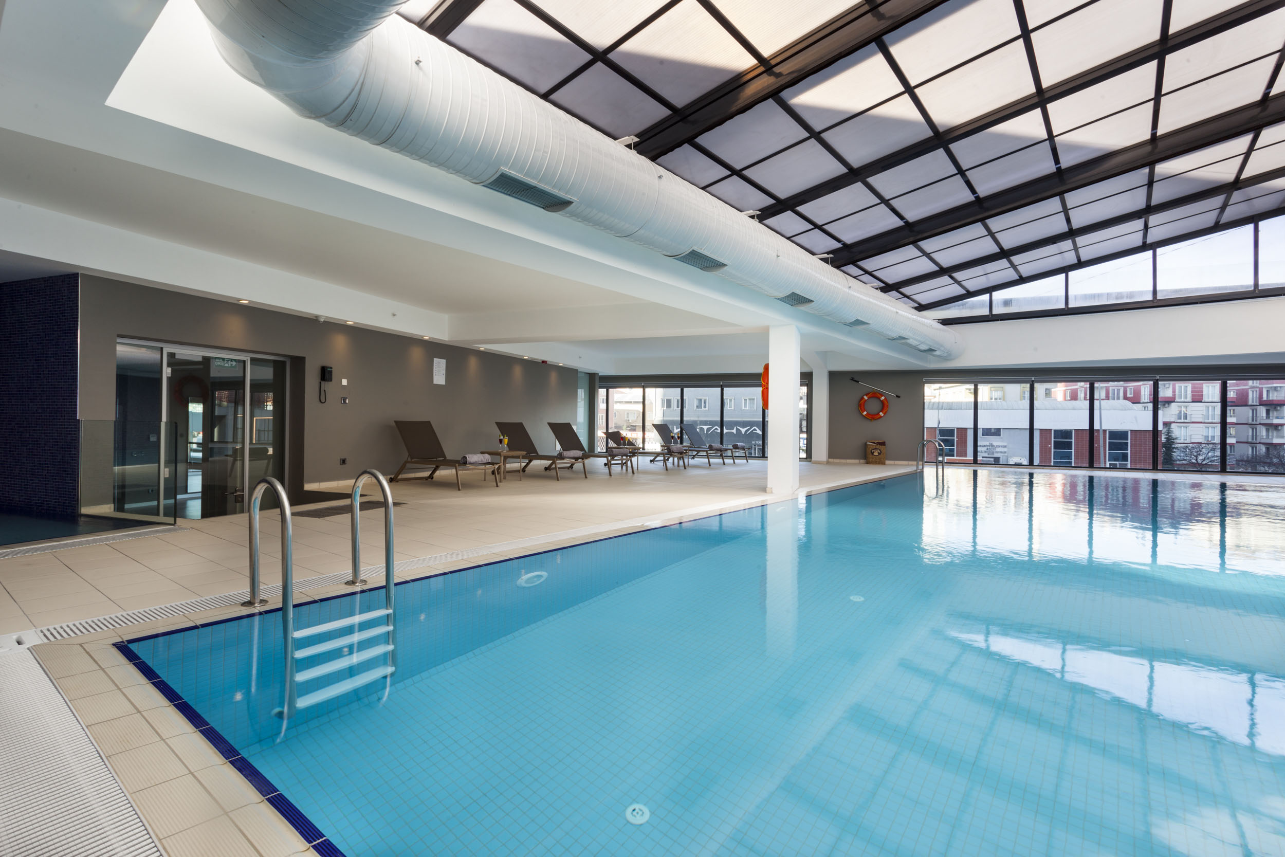 Antasya Suites kapalı yüzme havuzu